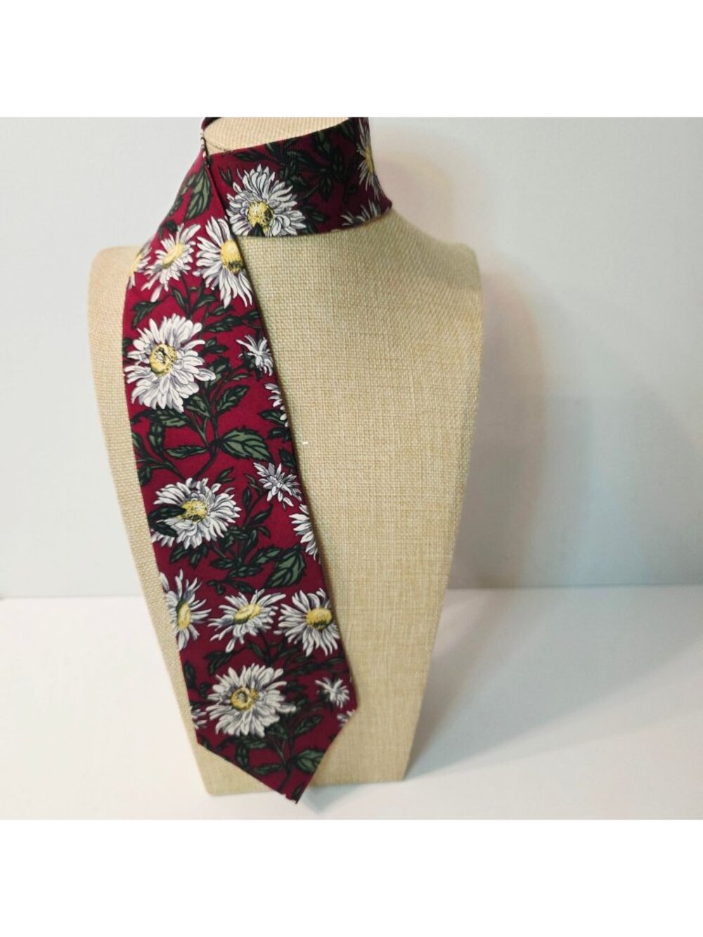 Vtg Surrey USA Made Silk Botanical Garden Floral Daisy Burgundy Red Tie